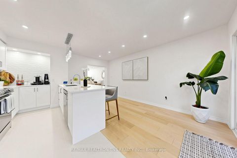 Photo 15 at 136 Glenvale Boulevard, Leaside, Toronto