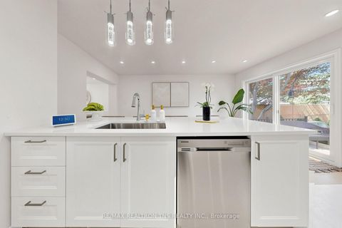 Photo 17 at 136 Glenvale Boulevard, Leaside, Toronto