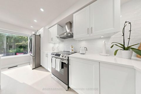 Photo 19 at 136 Glenvale Boulevard, Leaside, Toronto