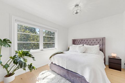 Photo 20 at 136 Glenvale Boulevard, Leaside, Toronto