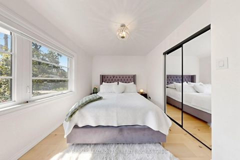 Photo 21 at 136 Glenvale Boulevard, Leaside, Toronto