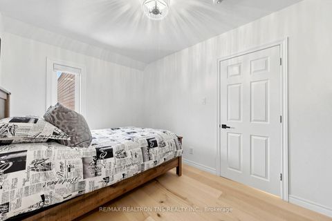 Photo 24 at 136 Glenvale Boulevard, Leaside, Toronto