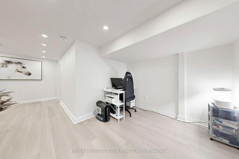 Photo 33 at 136 Glenvale Boulevard, Leaside, Toronto