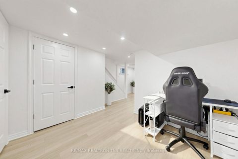 Photo 34 at 136 Glenvale Boulevard, Leaside, Toronto
