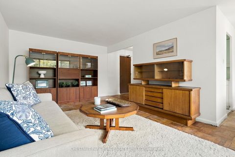 Photo 3 at 102 - 158 Crescent Road, Moore Park, Toronto