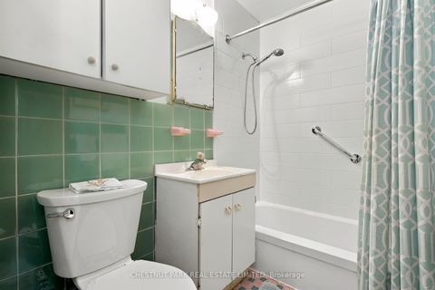 Photo 13 at 102 - 158 Crescent Road, Moore Park, Toronto