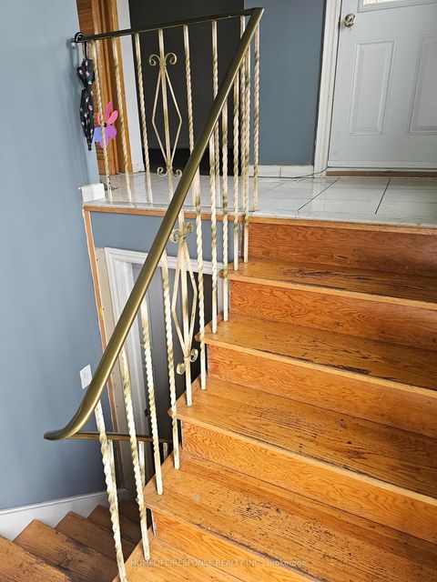 Photo 2 at 9 SONGWOOD Drive, Humbermede, Toronto
