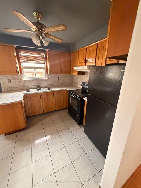 Photo 4 at 9 SONGWOOD Drive, Humbermede, Toronto