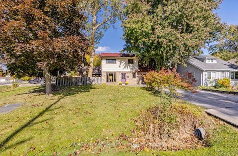 Photo 1 at 176 Garden Avenue, Keswick North, Georgina