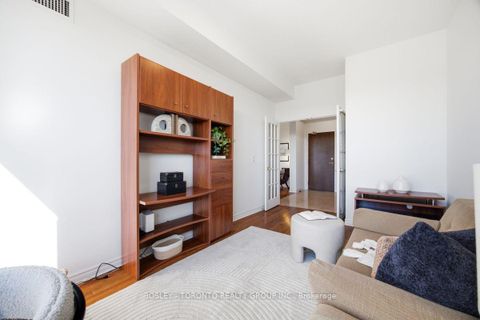 Photo 15 at 1001 - 2662 Bloor Street W, Kingsway South, Toronto