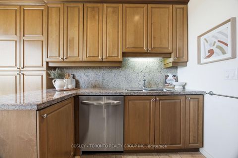 Photo 19 at 1001 - 2662 Bloor Street W, Kingsway South, Toronto