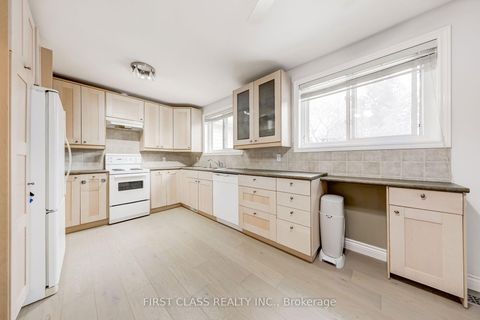 Photo 5 at 39 Seaton Drive, Aurora Highlands, Aurora