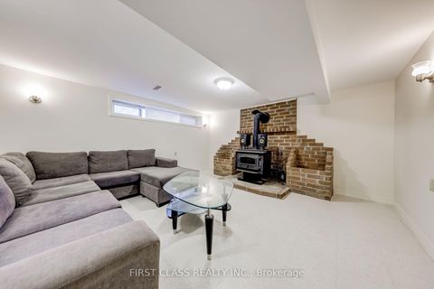 Photo 10 at 39 Seaton Drive, Aurora Highlands, Aurora