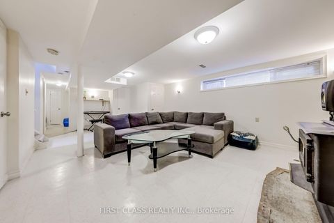 Photo 11 at 39 Seaton Drive, Aurora Highlands, Aurora