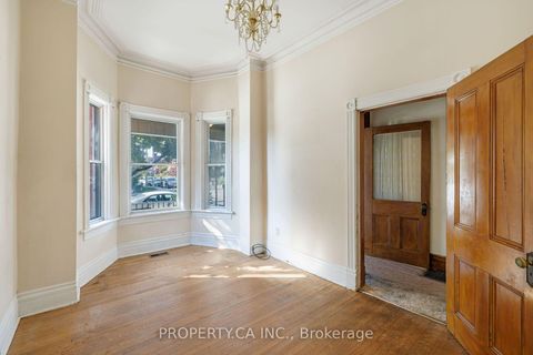 Photo 2 at 195 Shaw Street, Bellwoods, Toronto