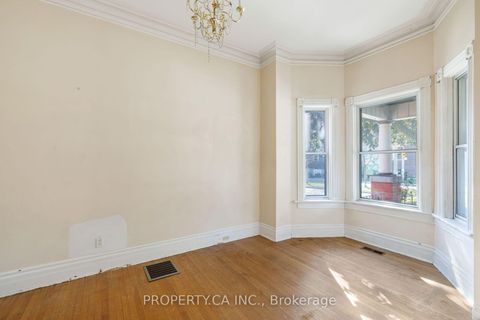 Photo 3 at 195 Shaw Street, Bellwoods, Toronto