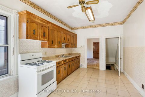 Photo 6 at 195 Shaw Street, Bellwoods, Toronto