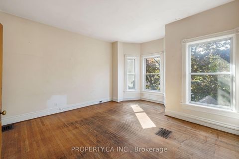 Photo 12 at 195 Shaw Street, Bellwoods, Toronto