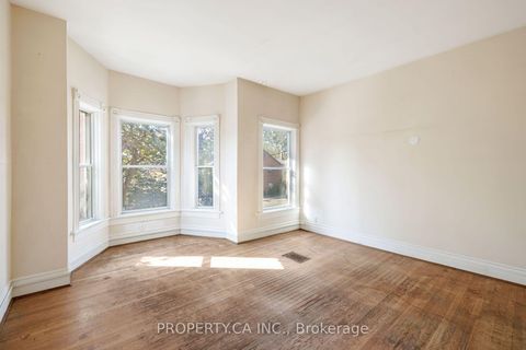 Photo 13 at 195 Shaw Street, Bellwoods, Toronto