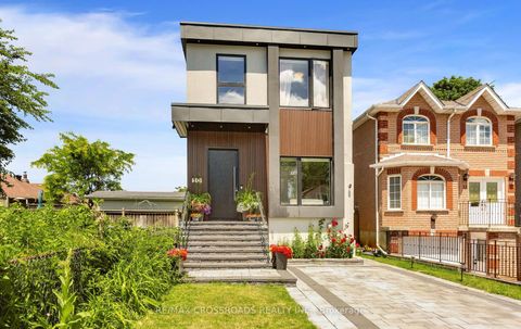 Photo 1 at 10 Hamstead Avenue, Lumsden, Toronto