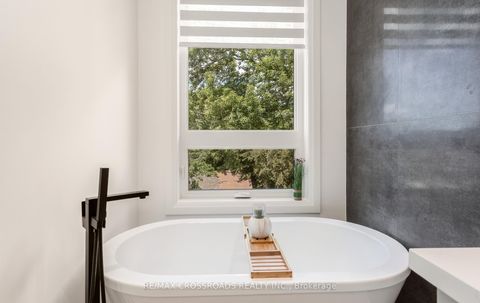 Photo 18 at 10 Hamstead Avenue, Lumsden, Toronto
