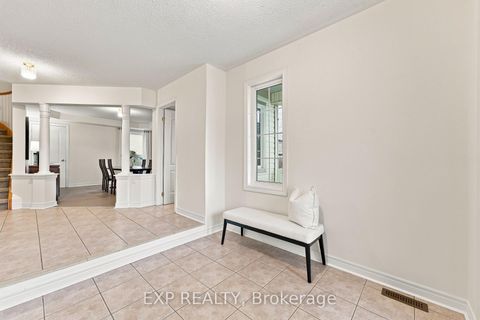 Photo 1 at 70 Thornlodge Drive, Keswick South, Georgina