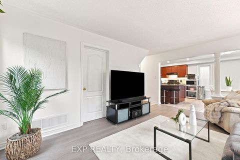 Photo 7 at 70 Thornlodge Drive, Keswick South, Georgina