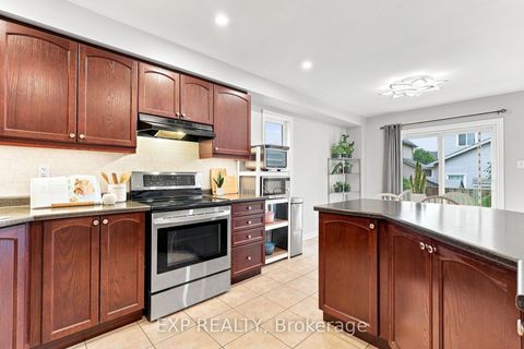 Photo 11 at 70 Thornlodge Drive, Keswick South, Georgina
