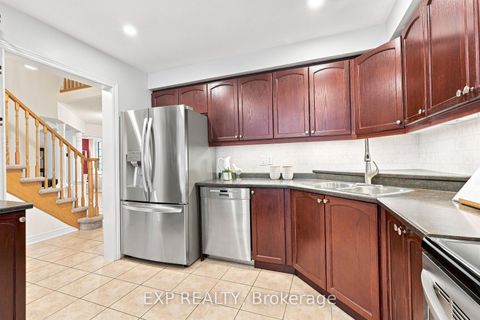 Photo 13 at 70 Thornlodge Drive, Keswick South, Georgina