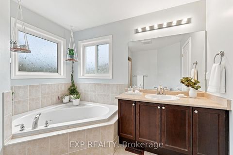 Photo 19 at 70 Thornlodge Drive, Keswick South, Georgina