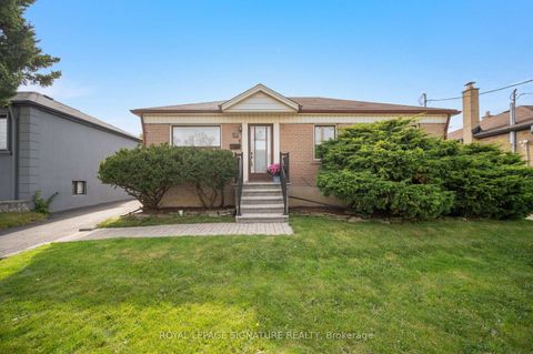 Photo 3 at 81 Nash Drive, CFB, Toronto