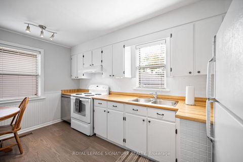 Photo 7 at 81 Nash Drive, CFB, Toronto