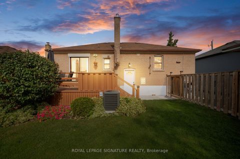 Photo 18 at 81 Nash Drive, CFB, Toronto