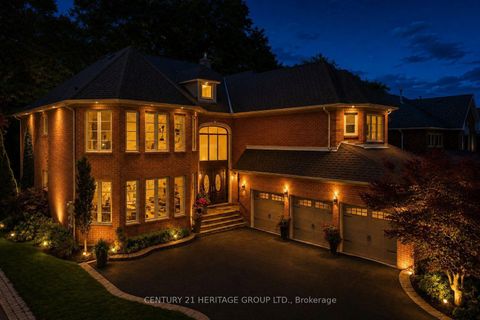 Photo 1 at 48 Carlyle Crescent, Aurora Highlands, Aurora