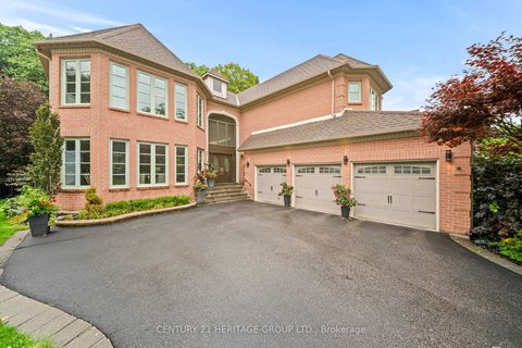 Photo 3 at 48 Carlyle Crescent, Aurora Highlands, Aurora