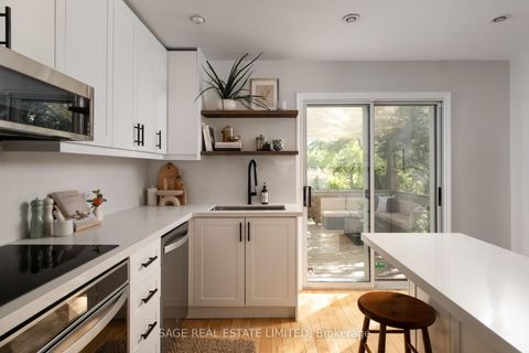 Photo 2 at 35 Chapman Avenue, Parkview, Toronto
