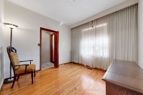 Photo 9 at 36 Earlscourt Avenue, Davenport, Toronto