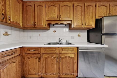 Photo 15 at 36 Earlscourt Avenue, Davenport, Toronto
