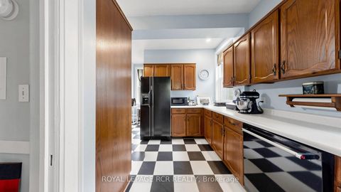 Photo 14 at 16 Blake Street, North Shore, Barrie
