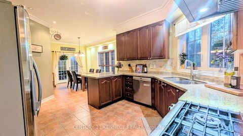 Photo 3 at 365 Old Colony Road, Oak Ridges Lake Wilcox, Richmond Hill