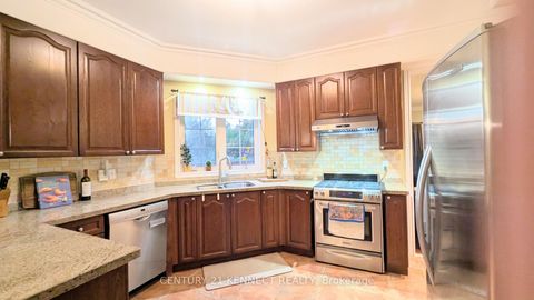 Photo 4 at 365 Old Colony Road, Oak Ridges Lake Wilcox, Richmond Hill