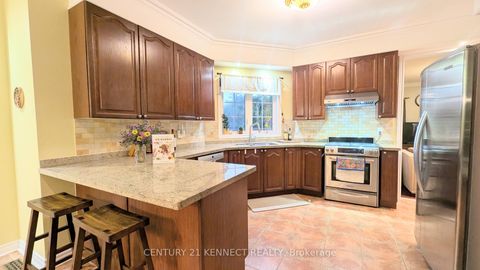 Photo 5 at 365 Old Colony Road, Oak Ridges Lake Wilcox, Richmond Hill
