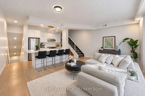 Photo 1 at 667 - 38 Stadium Road, Niagara, Toronto