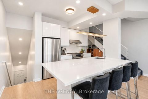 Photo 4 at 667 - 38 Stadium Road, Niagara, Toronto