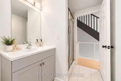 Photo 10 at 667 - 38 Stadium Road, Niagara, Toronto