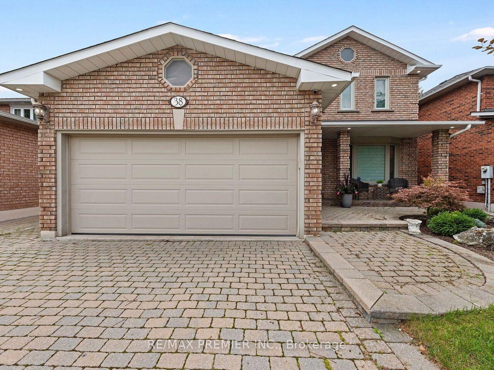38 Spring Town Road, East Woodbridge, Vaughan photo number 2