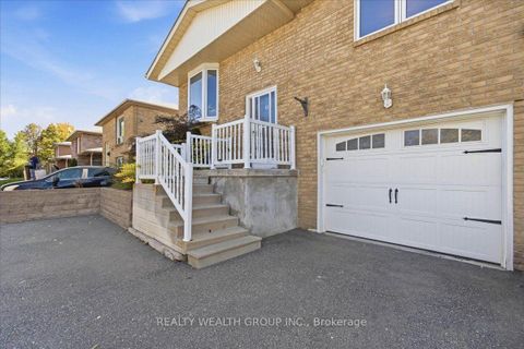 Photo 2 at 11 BRISTOW Court, Allandale Heights, Barrie