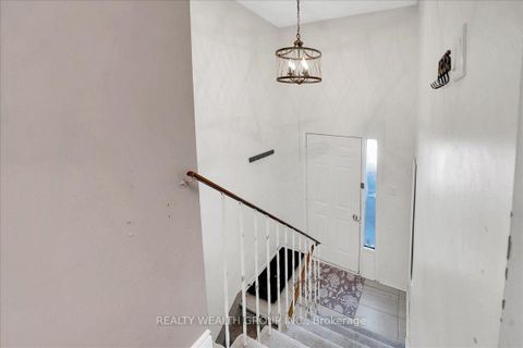 Photo 3 at 11 BRISTOW Court, Allandale Heights, Barrie