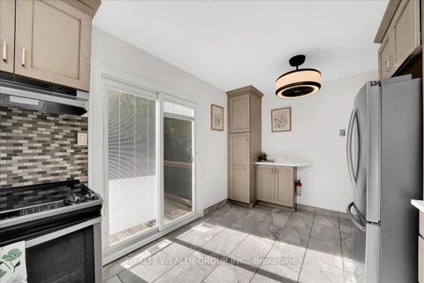Photo 8 at 11 BRISTOW Court, Allandale Heights, Barrie
