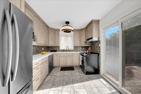 Photo 10 at 11 BRISTOW Court, Allandale Heights, Barrie